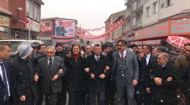 CHP'den Emirdağ'da Coşkulu Açılış