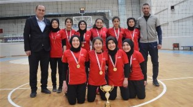 Voleybolda Kızların Yıldızı İscehisar