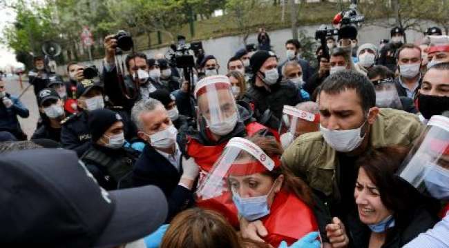 Taksim gözaltılarıyla ilgili DİSK açıklaması: Zorbalar kalmaz, gider!