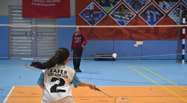 Okul Sporları badminton müsabakaları sona erdi.