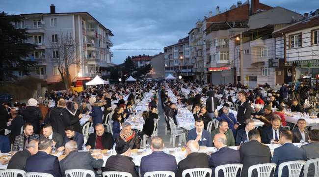 Bakan Çavuşoğlu Afyon'da konuştu: Cumhur İttifakı'nın tek gayesi Türkiye Cumhuriyeti'nin muasır medeniyetler seviyesine çıkarmaktır.