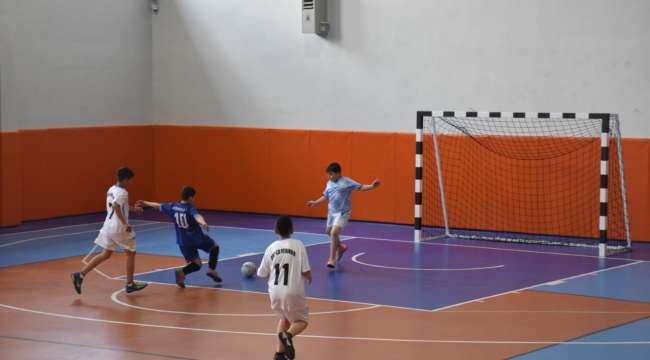 Okul Sporları Futsal küçük erkek müsabakaları başladı