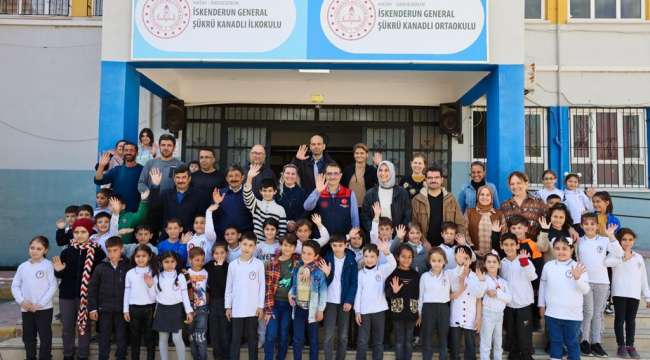 Vali Yiğitbaşı İskenderun’da Yaraları Sarıyor