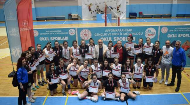 Yıldız Kız-Erkek yarı final Voleybol müsabakaları sona erdi