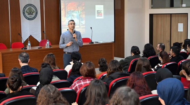 AKÜ’de “Yorgun Ruhlar İçin Hayatı İyileştiren Formüller” Konferansı Düzenlendi