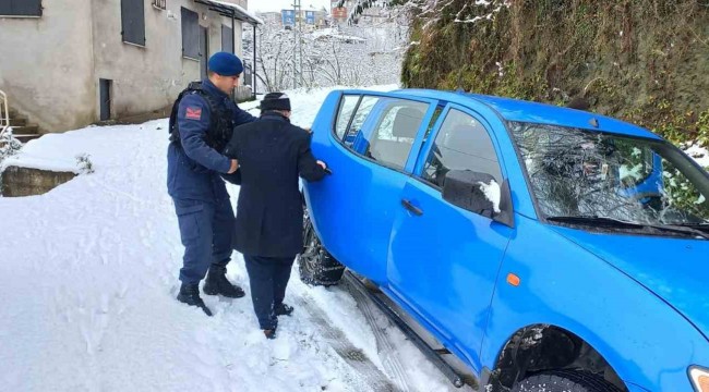 Giresun'da Jandarma, Diyaliz Hastasına Kar Yağışında Yardım Etti