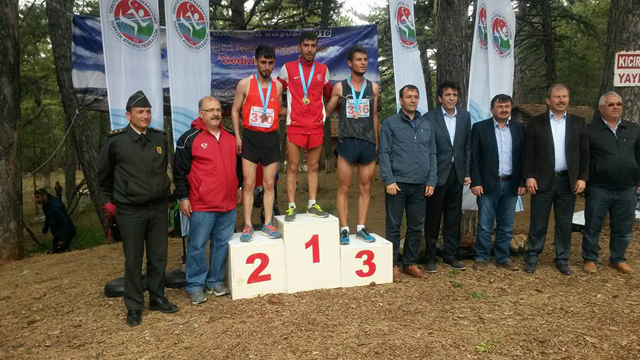 Afyonlu antrenörün sporcusu dağ koşusunda birinci oldu