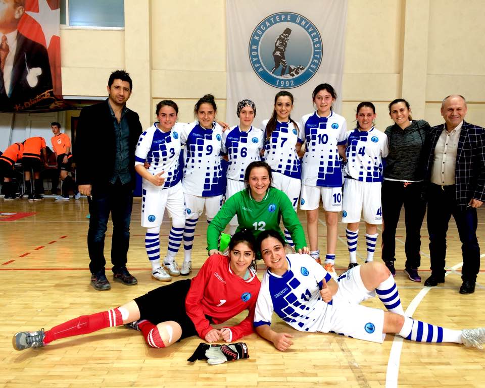 Akü Futsal Bayan Futbol Takımı Çoştu