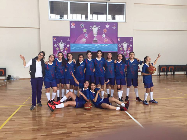 Basketbolda küçük kızlarda final günü