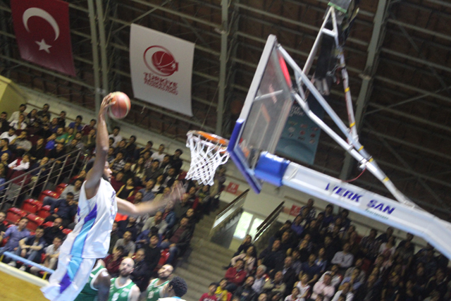 Belediye Baskette Ankara DSİ’yi 78-69 ile geçti