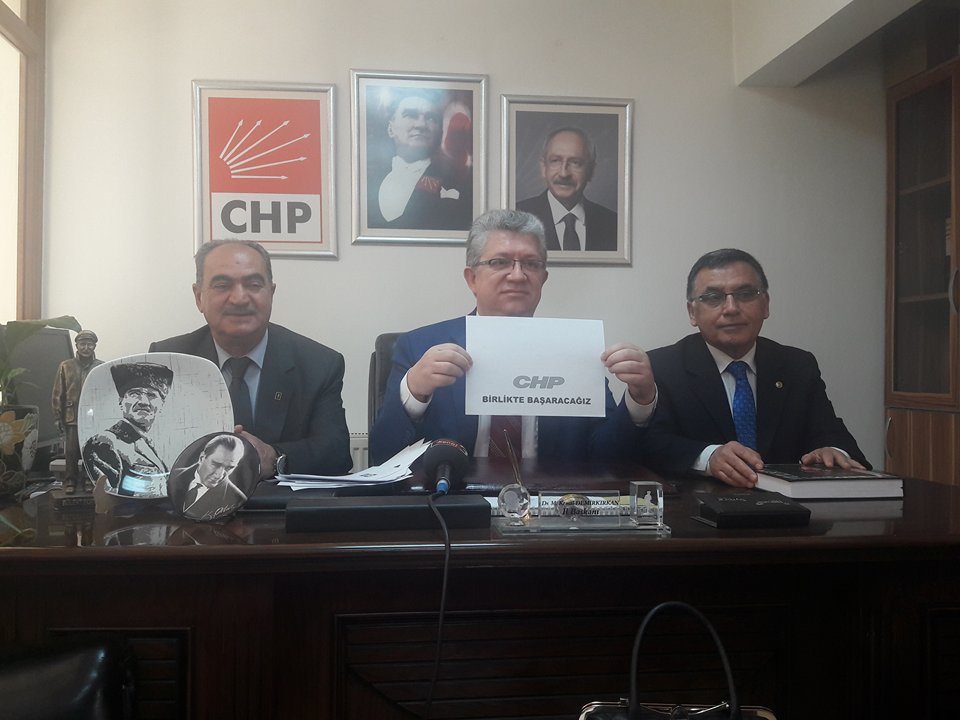 CHP İl başkanından sessiz basın açıklaması