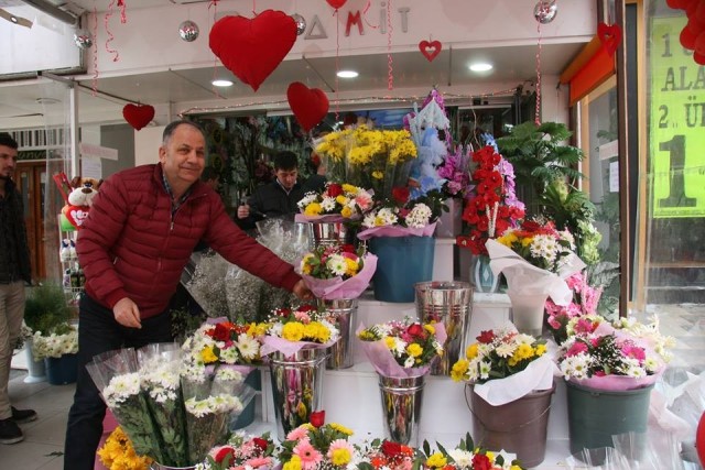 Çiçekçilerin Yüzü 14 Şubat'ta Güldü