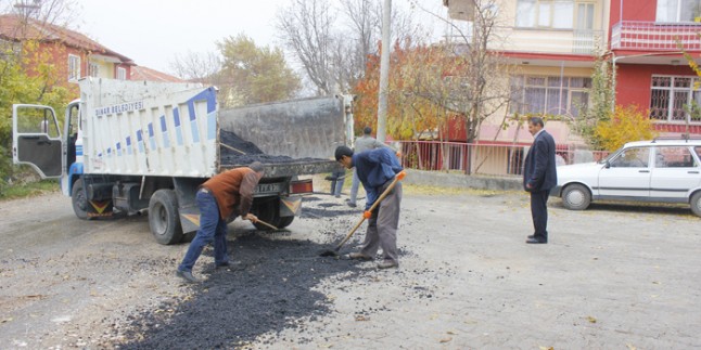  Dinar’da bozulan yollar onarılıyor