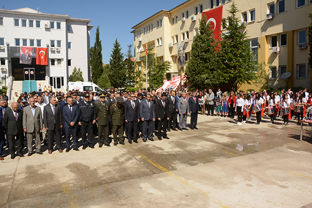 Dinar’da kutlamalar coşkulu geçti