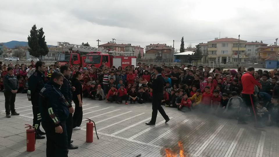 Dinar itfaiyesi’nden öğrencilere yangın eğitimi