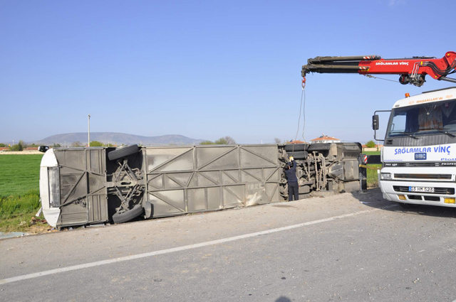 Emirdağ'da otobüs devrildi: 3 Ölü, 40 Yaralı