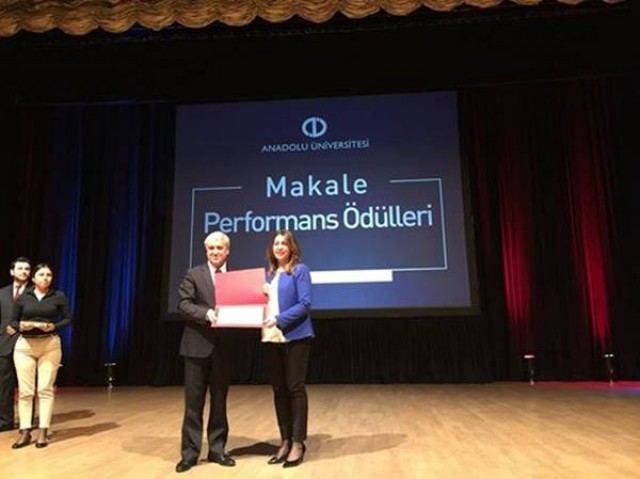 Emirdağlı profesöre 'Makale Performans' ödülü